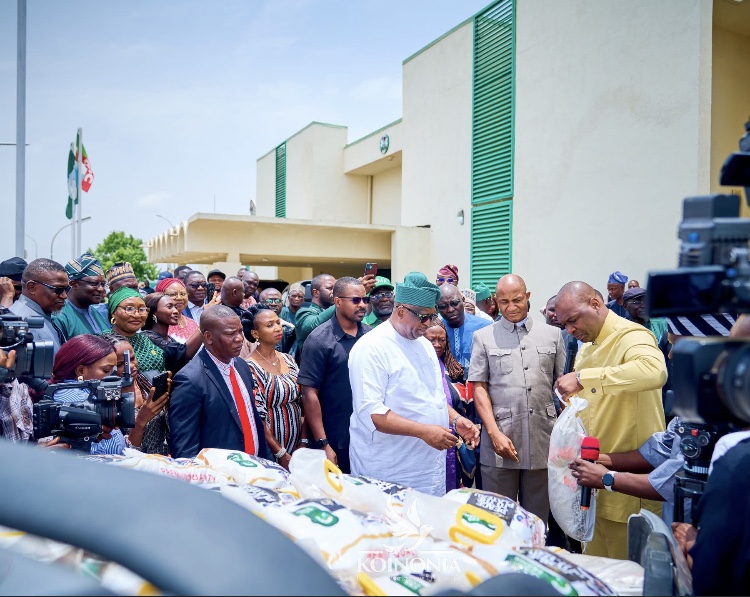 Apostle Joshua at gives support goods to the victims