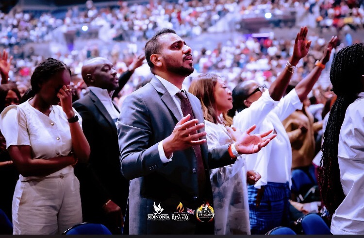 group worshipping