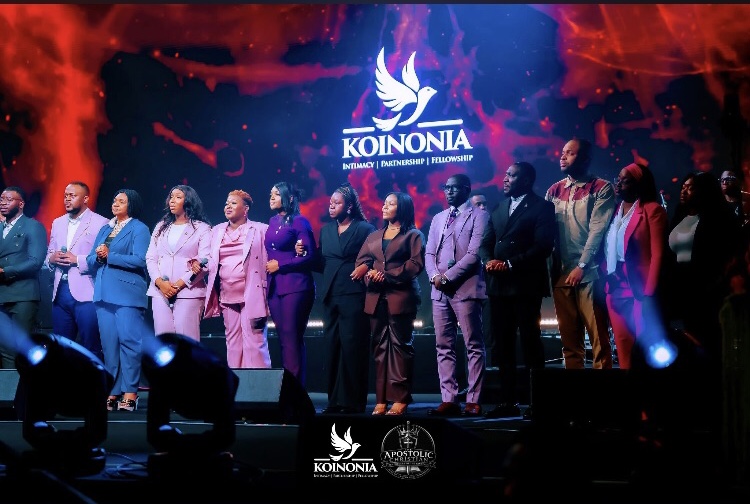 Apostle Joshua acknowledges the worship team